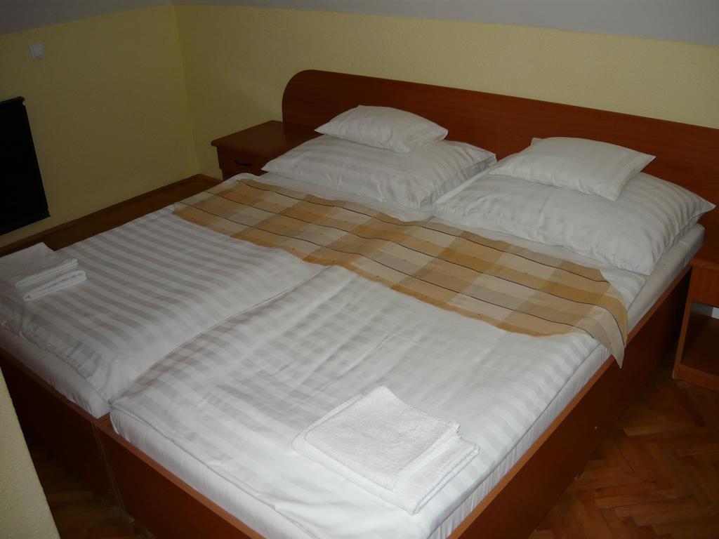 Ezuestfenyo Hotel Telkibánya 外观 照片
