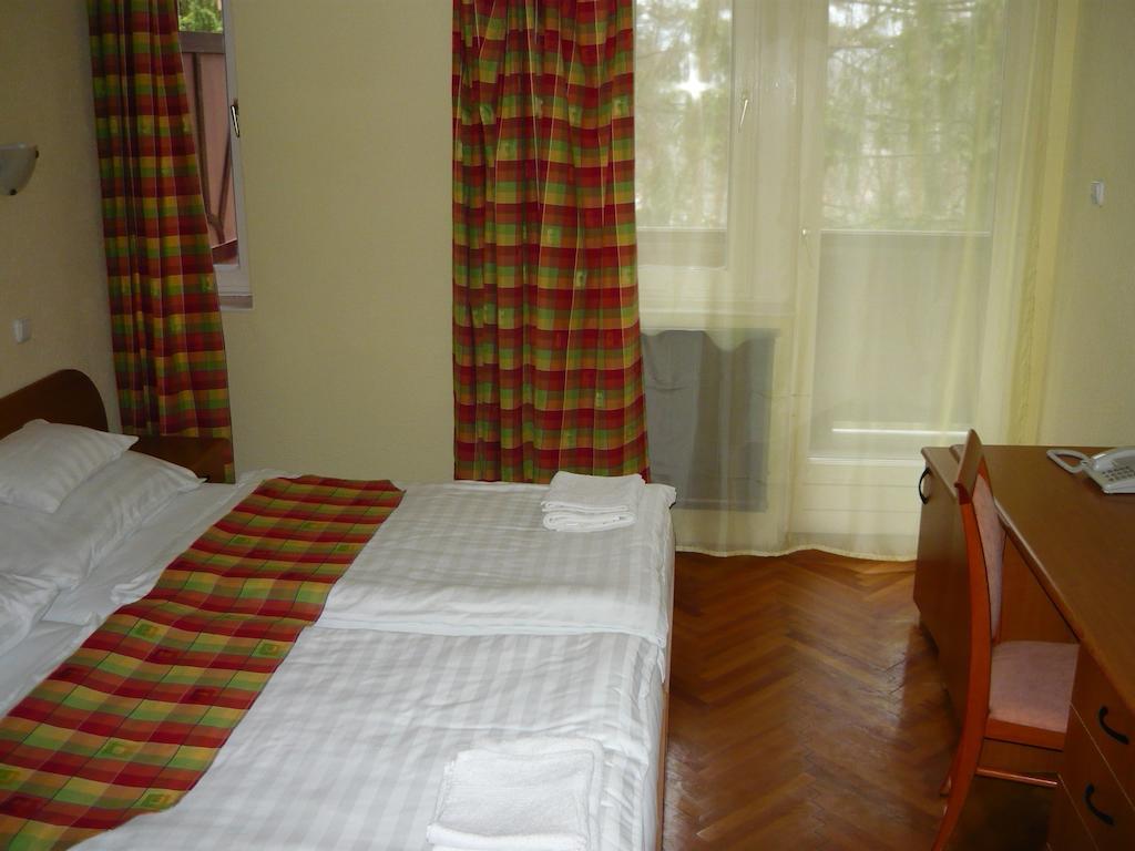 Ezuestfenyo Hotel Telkibánya 外观 照片