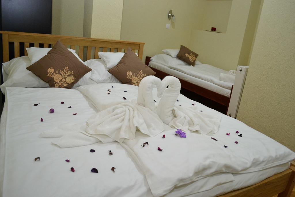 Ezuestfenyo Hotel Telkibánya 外观 照片