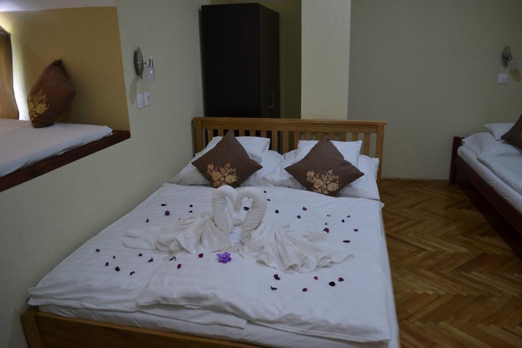 Ezuestfenyo Hotel Telkibánya 外观 照片