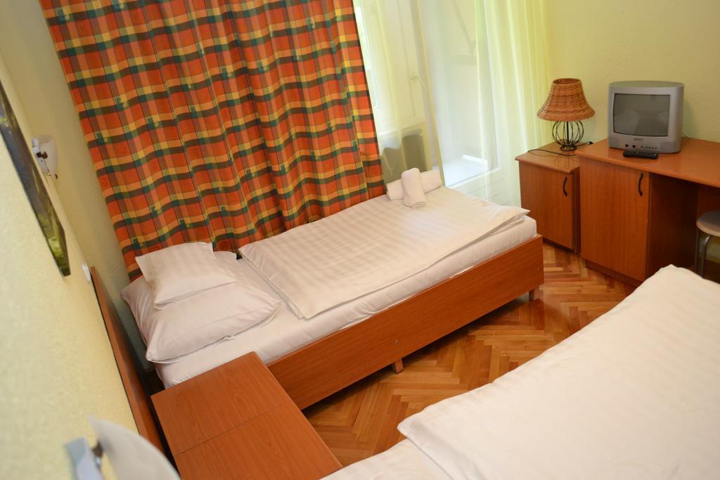 Ezuestfenyo Hotel Telkibánya 外观 照片
