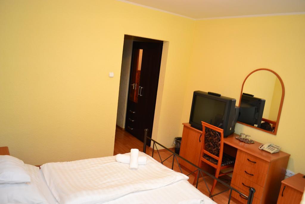 Ezuestfenyo Hotel Telkibánya 外观 照片