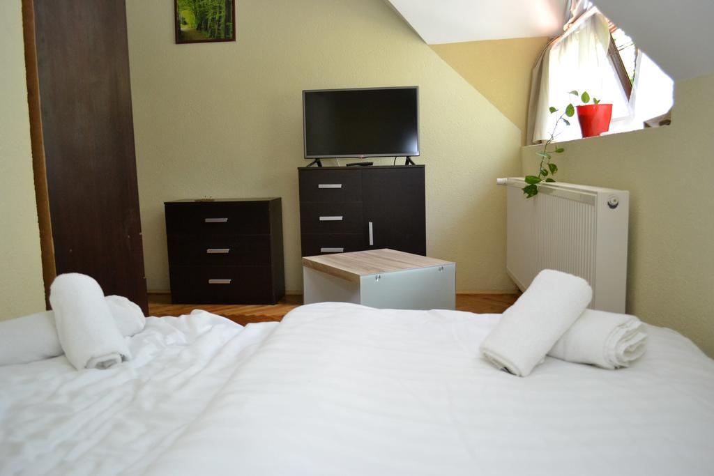 Ezuestfenyo Hotel Telkibánya 外观 照片