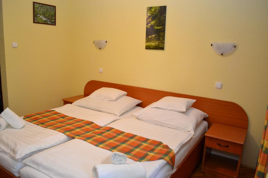 Ezuestfenyo Hotel Telkibánya 外观 照片