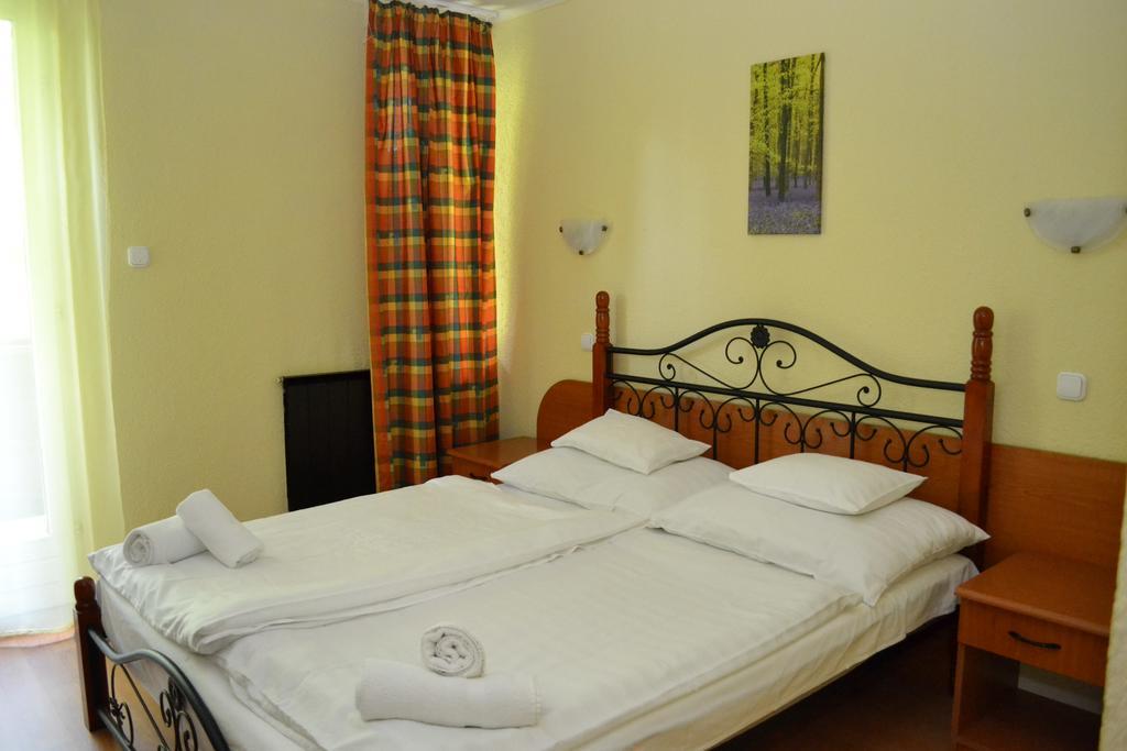 Ezuestfenyo Hotel Telkibánya 外观 照片