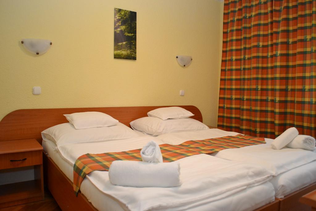 Ezuestfenyo Hotel Telkibánya 外观 照片