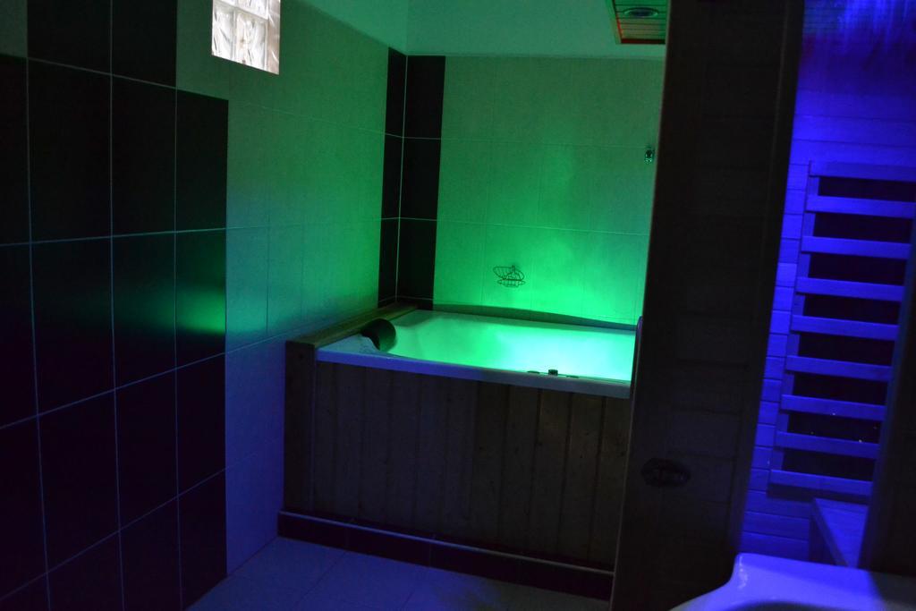 Ezuestfenyo Hotel Telkibánya 外观 照片