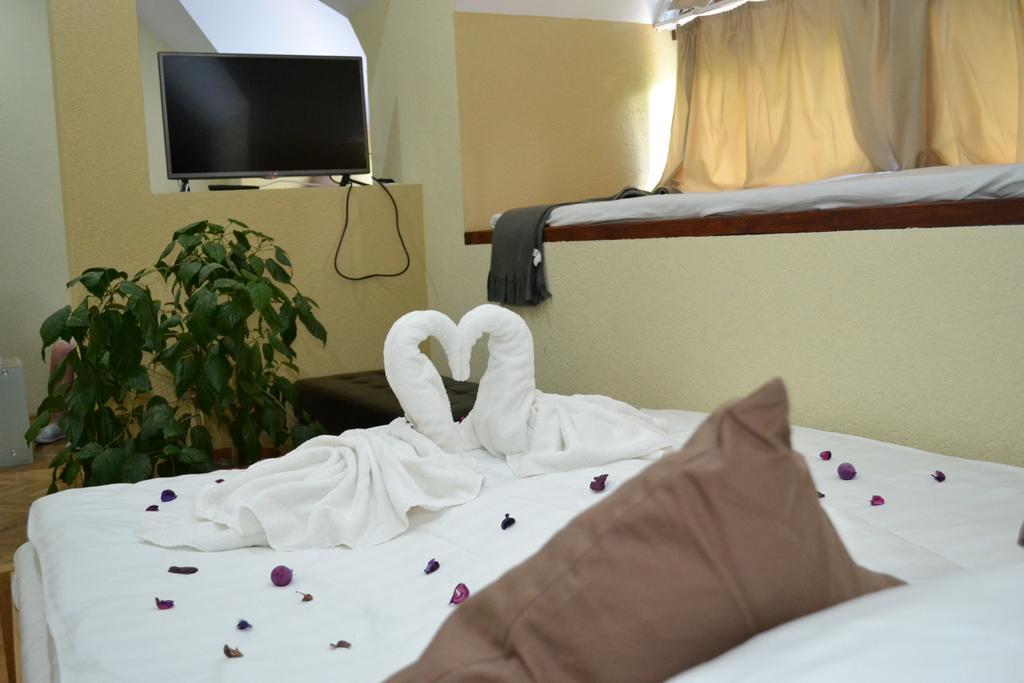 Ezuestfenyo Hotel Telkibánya 外观 照片
