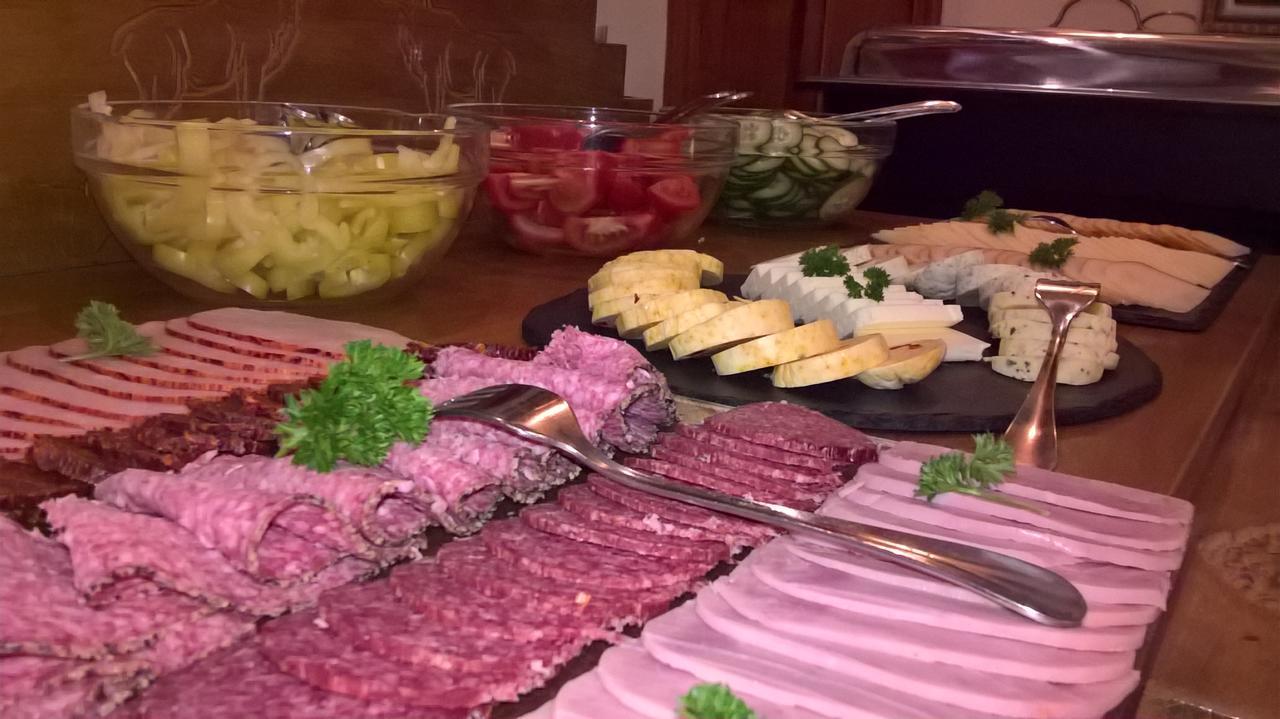 Ezuestfenyo Hotel Telkibánya 外观 照片