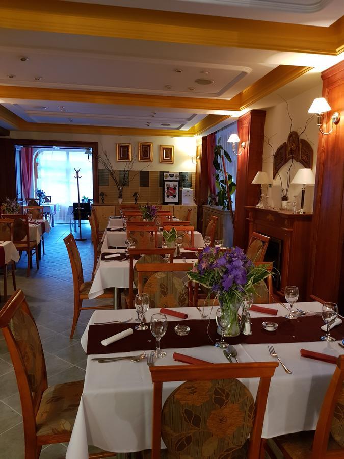 Ezuestfenyo Hotel Telkibánya 外观 照片